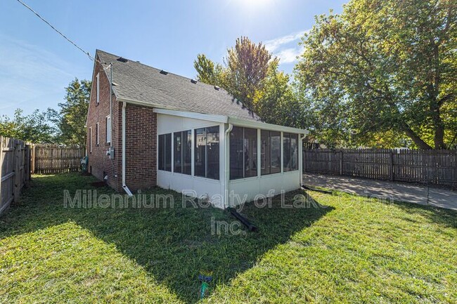 Building Photo - 697 Lounsbury Ave