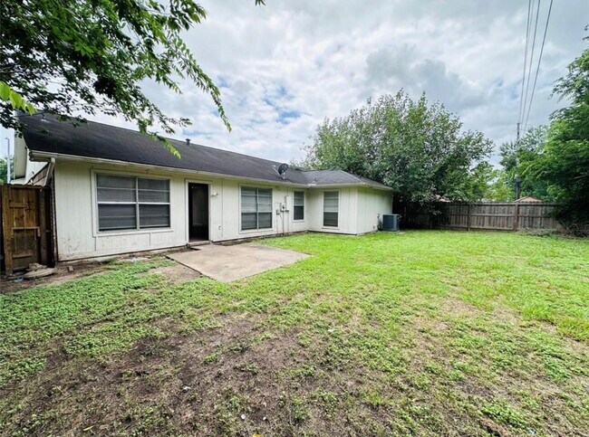 Building Photo - 7015 Sharpsburg Dr