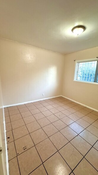 Building Photo - 9721 Grape St
