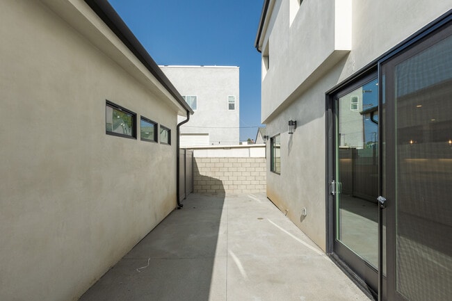 Building Photo - 15521 Patronella Ave