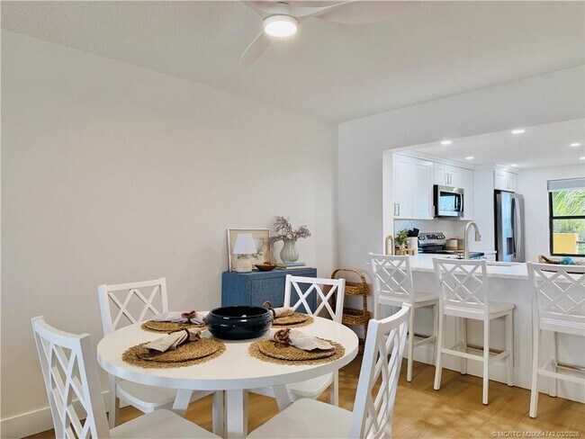 Building Photo - 7370 S Ocean Dr