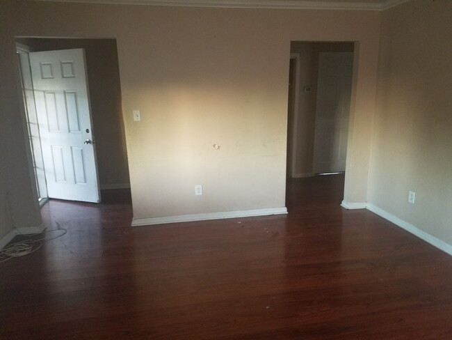 Building Photo - 916 Sonoma Ave