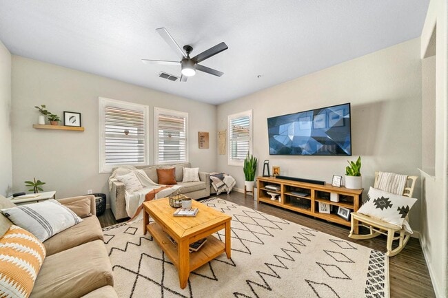 Building Photo - 8430 Crystal Walk Cir
