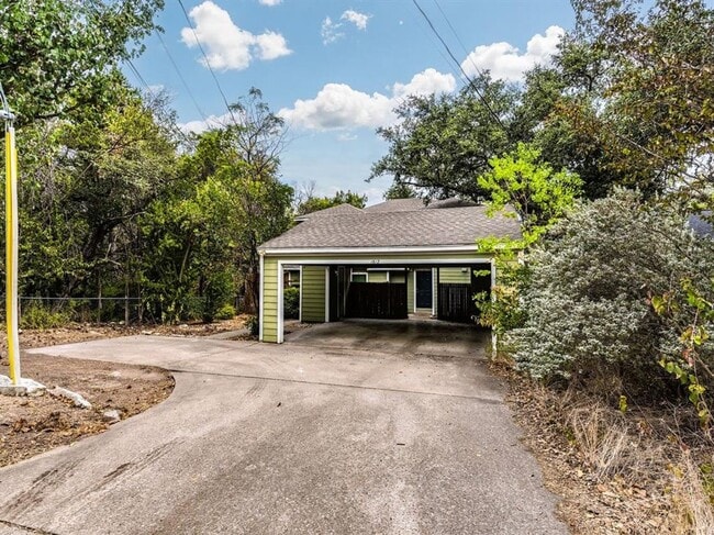 Primary Photo - Charming 2 Bedroom, 1.5 Bathroom Home with...