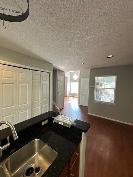 Building Photo - 501 Olmsted Park Pl