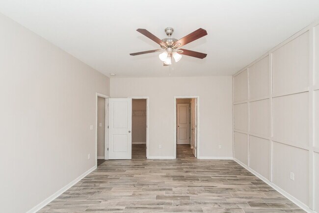 Building Photo - 674 River Dell Townes Ave