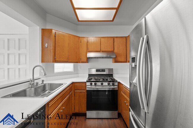 Building Photo - 23709 Del Monte Dr.
