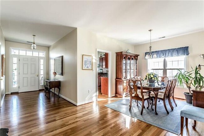 Building Photo - Beautifully maintained home in Birkdale with hardwood floors throughout 1st floor.