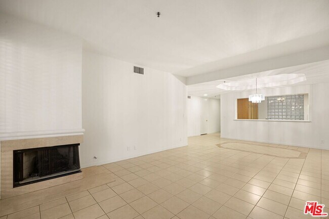 Building Photo - 2122 Century Park Ln