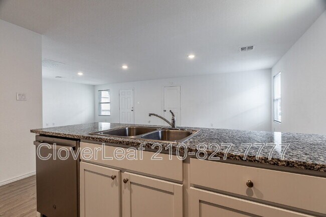 Building Photo - 2822 Millikan Dr