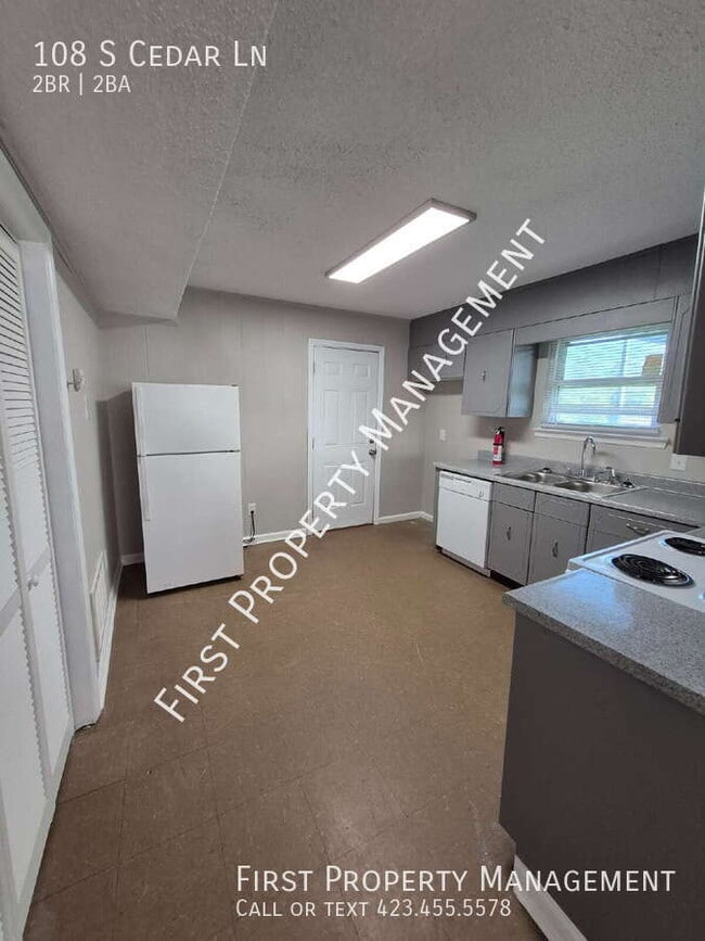 Building Photo - 108 S Cedar Ln