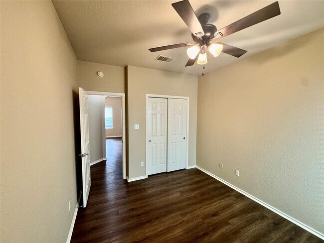 Building Photo - 2110 Charlotte Estates Dr