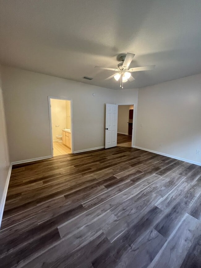 Building Photo - 206 Royal Palms Ave