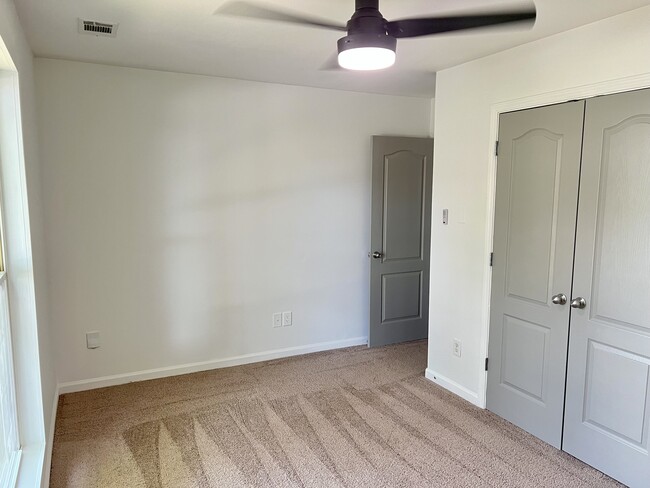 Building Photo - 242 Katydid Dr