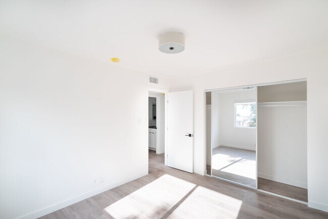 Interior Photo - 3168 Wabash Ave