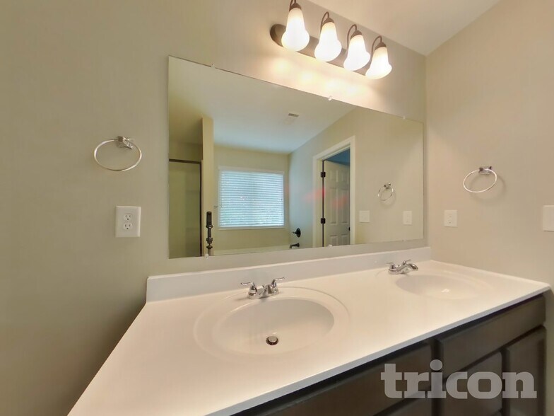 Building Photo - 10 Moonrise Crossing