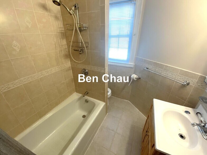 Building Photo - 158 Magazine St