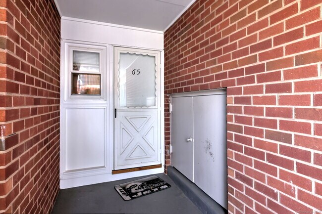 Building Photo - 65 W Walk