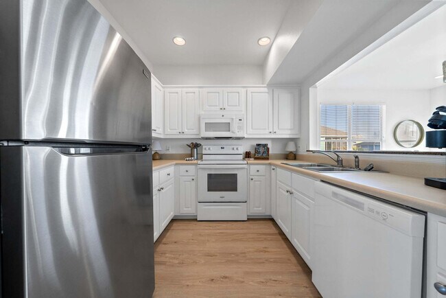 Building Photo - 6084 Sawgrass Cir