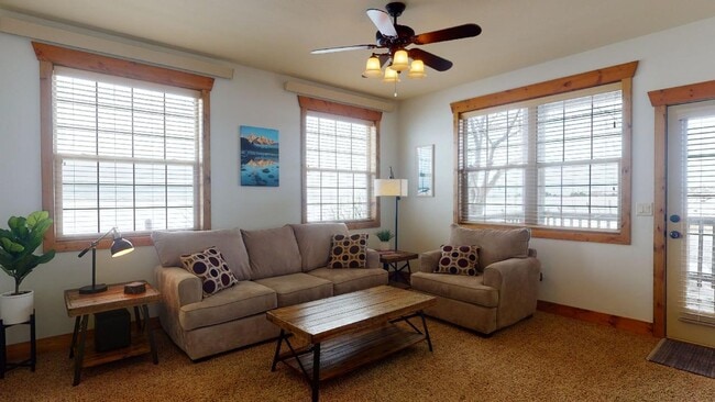 Building Photo - New furnished 3 bedroom 2 bathroom Condo, with optional garage