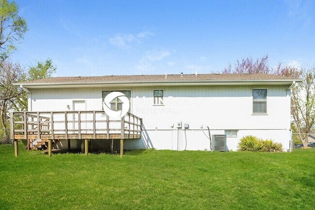 Building Photo - 3 Bedroom Pet-Friendly Home in Pleasant Hi...