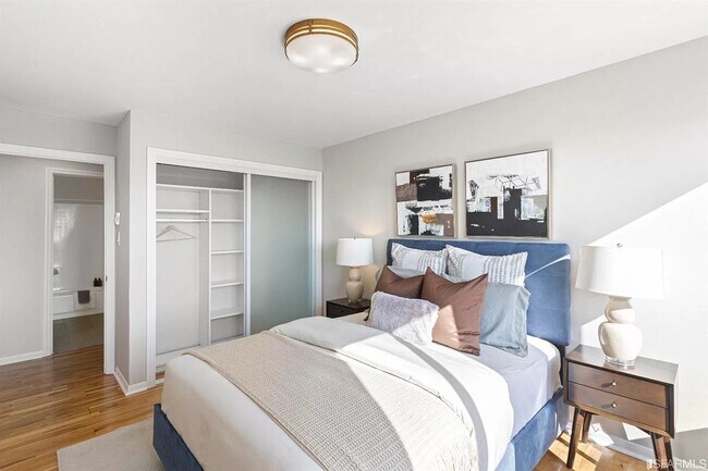 Building Photo - 999 Wisconsin St