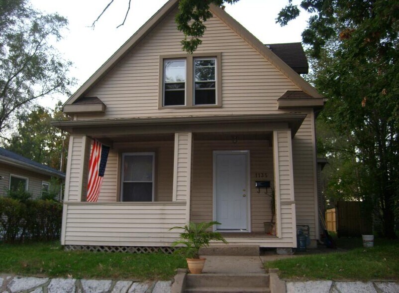 Primary Photo - 1135 Bissell St