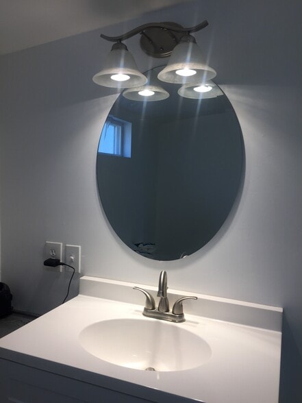 Building Photo - 5649 Stansbury Ave