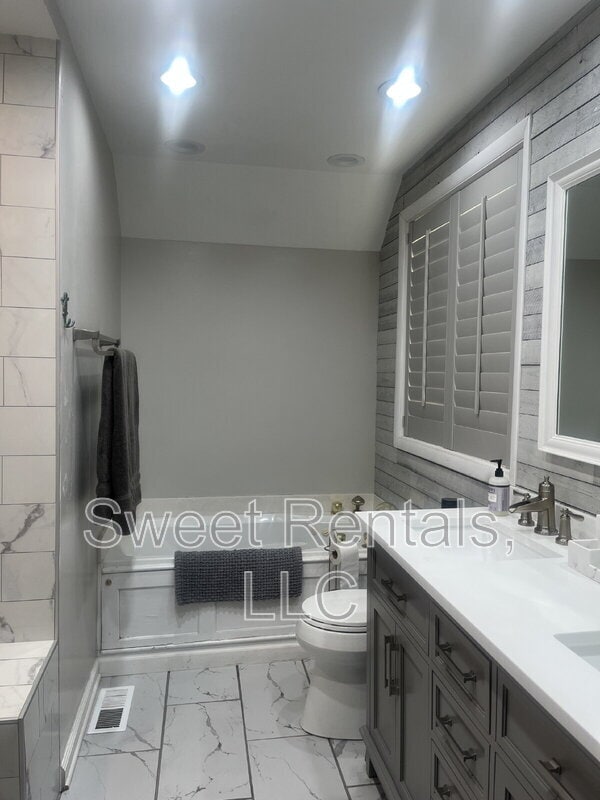 Building Photo - 47 Arabian Dr