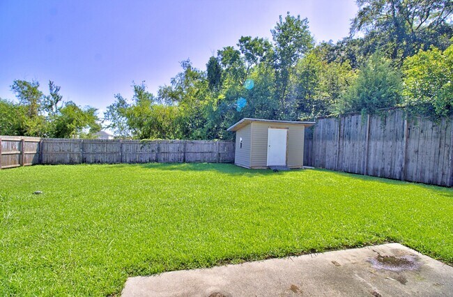 Building Photo - 305 Largo Ct