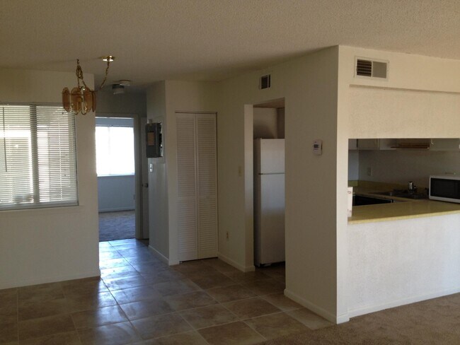 Building Photo - 308 Miracle Strip Pkwy SW