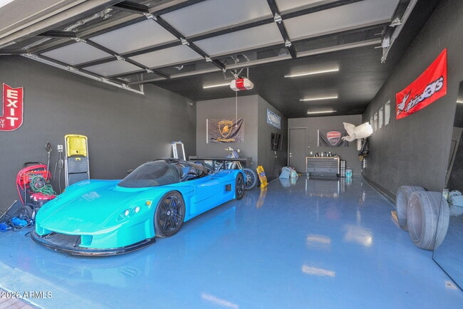 Building Photo - 8430 S 10th Ln