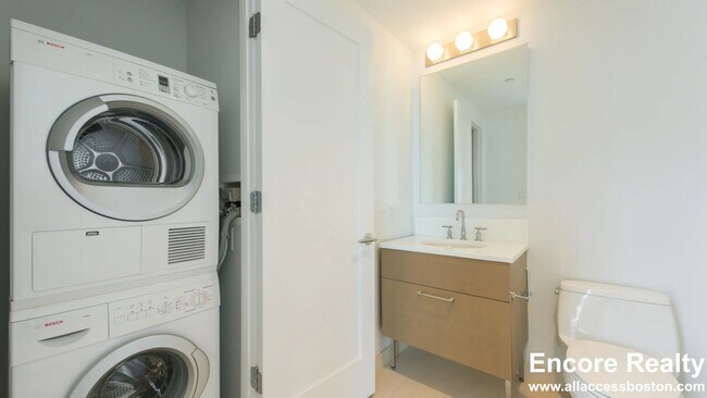 Building Photo - 285 Third St. Unit 308