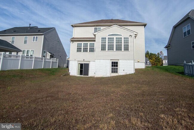 Building Photo - 20 Aster Ln