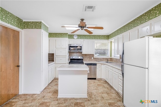 Building Photo - 608 Rosewood Dr