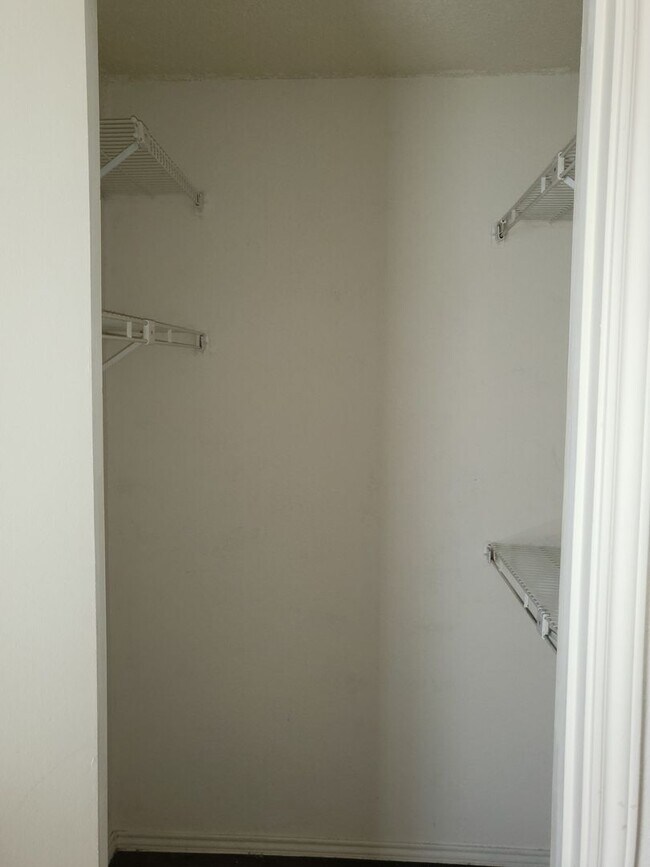 Building Photo - 1741 Crest Grove Dr