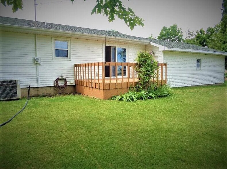 Backyard - 312 N Main St