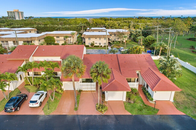 Building Photo - 131 Palm Ave