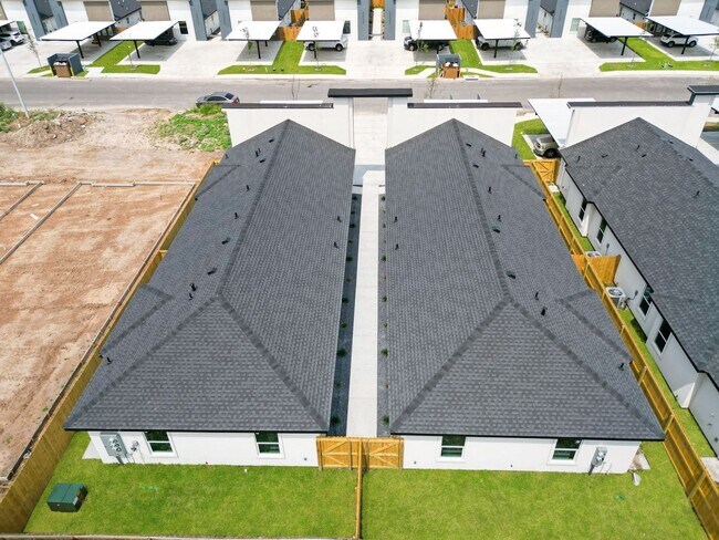 Building Photo - Brand New! 1st Month Free! Don't Miss Out Call today!