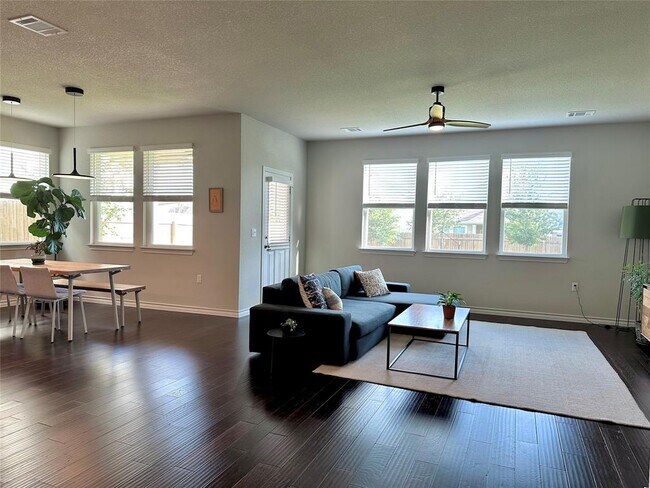 Building Photo - 12105 Cimaizon Dr