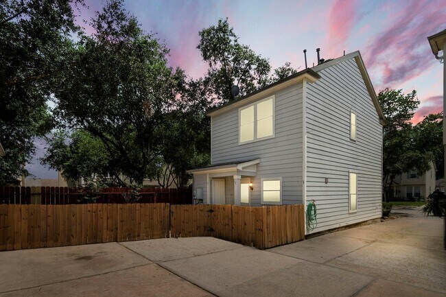 Building Photo - 29706 Parliament Hills Dr