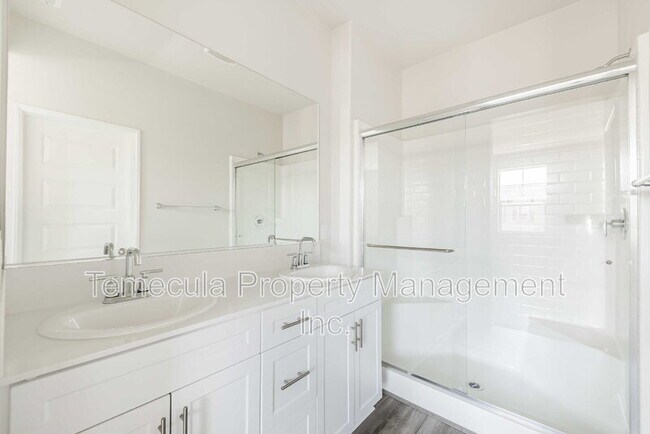 Building Photo - 28048 Oakdale Dr