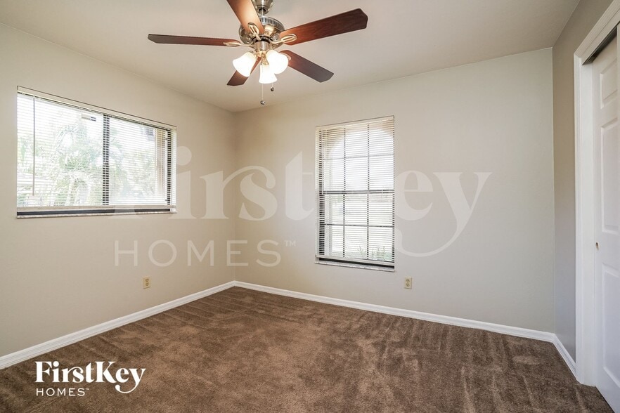 Building Photo - 3325 SW 6th Ave