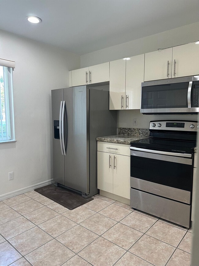 Building Photo - 20824 NW 3rd Ct