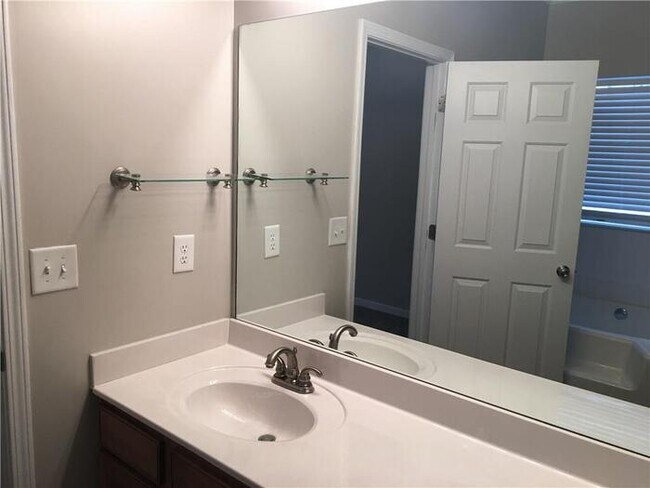 Building Photo - 765 Rockbass Rd