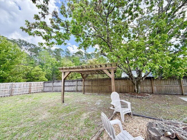 Building Photo - 10227 Comfort Cir