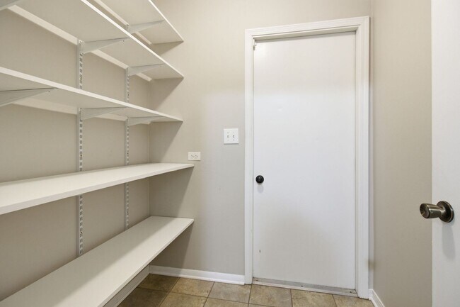 Building Photo - 359 John King Rd