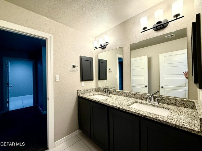 Building Photo - 12824 Linstead Ave