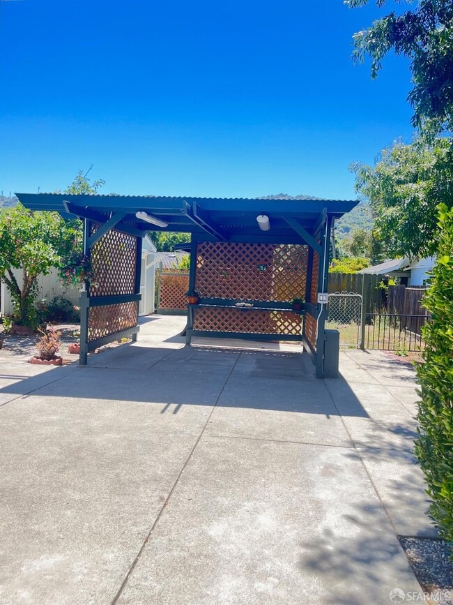 Building Photo - 5880 Olinda Rd