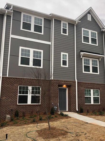 Building Photo - Room in Townhome on Tears Ln